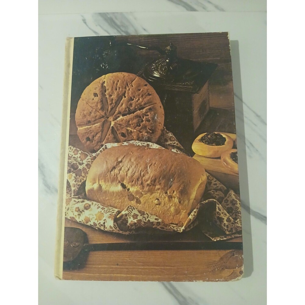 1976 THE BREADS COOKBOOK (SOUTHERN LIVING COOKBOOK LIBRARY) By Lena E. Sturges